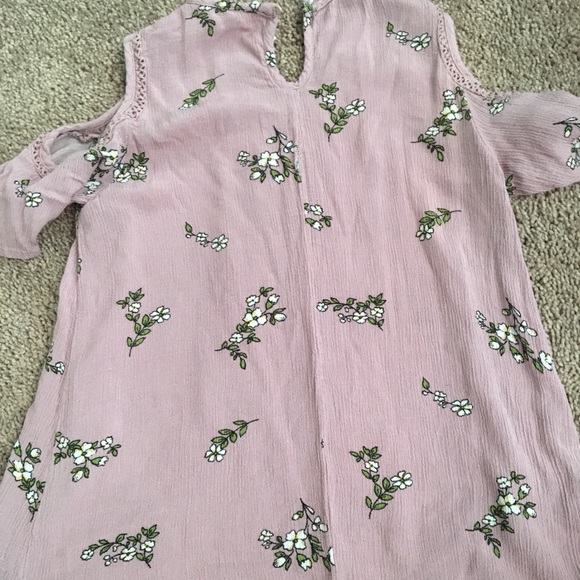 Cold Shoulder flower top - Picture 2 of 2